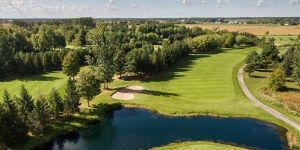 Golf et voiturette pour quatre personnes