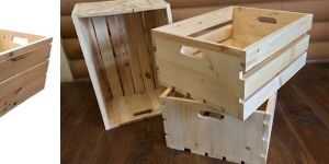 Trois caisses en pin