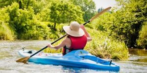 Randonnée de kayak pour une famille